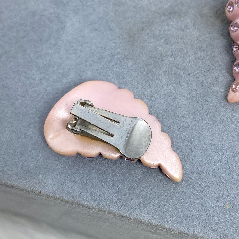 Vintage Pale Pink Lucite Rhinestone Leaf Clip-ons - Picture 3 of 6